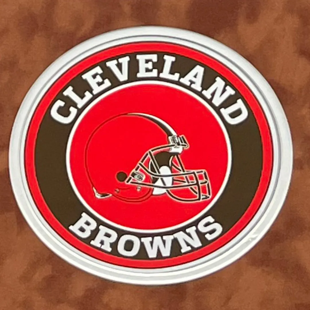 Nick Chubb Signed Cleveland Brown Custom Double-Suede Framed football Jersey (Beckett)